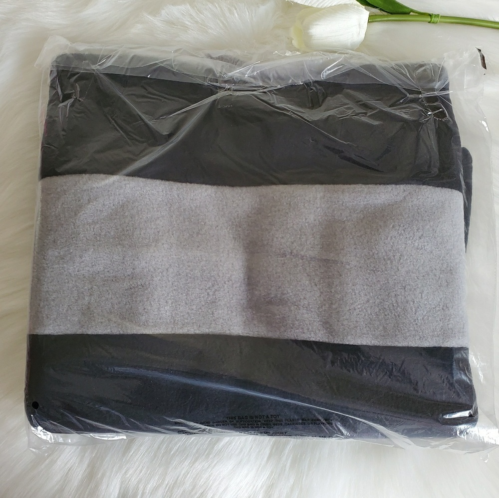 Size L🌺PINK VS FLEECE HALF ZIP - Picture 2 of 3